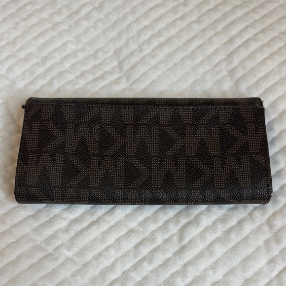 Michael Kors Brown Fulton Flap Continential Wallet Luxurious Leather Design - Picture 4 of 4